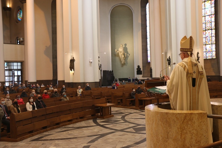 Katowice. Jubileusze małżeńskie w katedrze