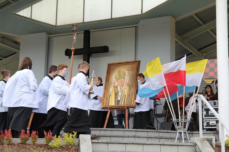 Jan Paweł II i kard. Stefan Wyszyński w Trzebnicy