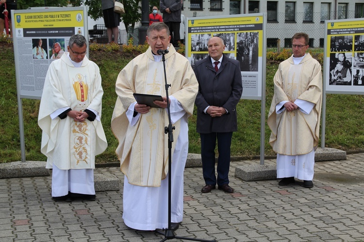 Jan Paweł II i kard. Stefan Wyszyński w Trzebnicy