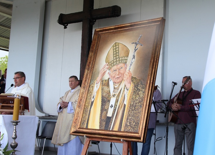 Jan Paweł II i kard. Stefan Wyszyński w Trzebnicy