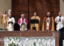 Ks. Daniel Kołodziejczyk jest seniorem (przewodniczącym) rocznika. Zdjęcie z jego Mszy św. prymicyjnej.