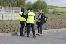 Pątnicy zostali spisani przez policję.