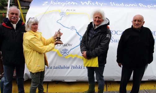 Z okazji 100. rocznicy urodzin Jana Pawła II tratwa "Pielgrzym" płynie z Krakowa do Pucka