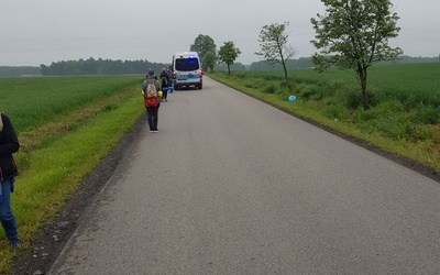 Pielgrzymi są w drodze. Pierwsze kilometry przebiegały w asyście policji.