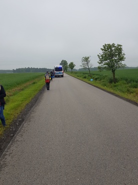 Pielgrzymi są w drodze. Pierwsze kilometry przebiegały w asyście policji.