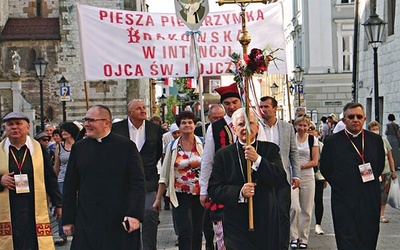 – Na pierwszym miejscu musimy postawić bezpieczeństwo – mówi ks. Przybocki (pierwszy z prawej).