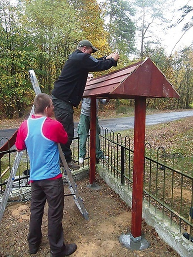 ▲	Wiele prac wykonywanych jest własnym sumptem.