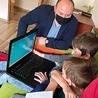 ◄	Dla wielu dzieci to pierwszy w życiu komputer.