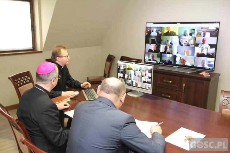 Wideokonferencja bp. Tadeusza Lityńskiego z dziekanami