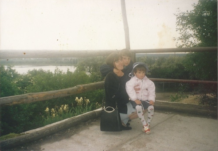 Łukasz i Ewa z mamą Wiesławą.