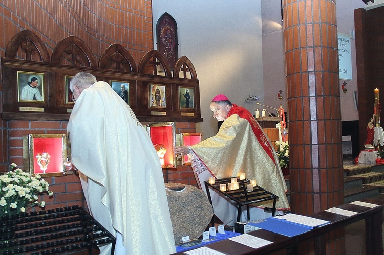 Relikwie św. Brata Alberta Chmielowskiego i św. Rafała Kalinowskiego w słupskim sanktuarium