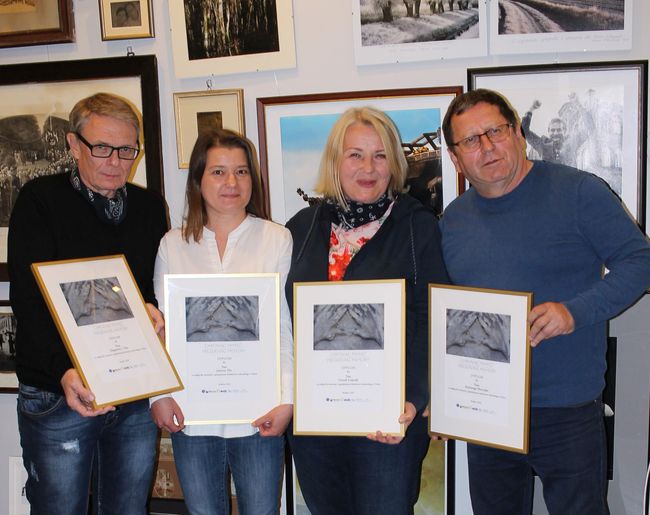 Tegoroczni laureaci nagrody "Chroniąc Pamięć" z Janowa Lubelskiego.