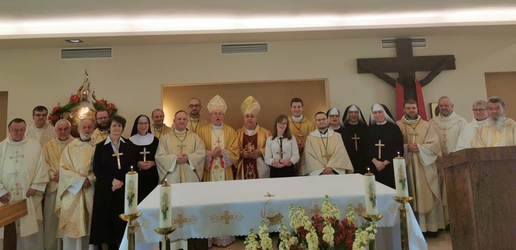 Ks. Grzegorz Kozioł z Tarnowa otrzymał krzyż misyjny od nuncjusza apostolskiego w Polsce