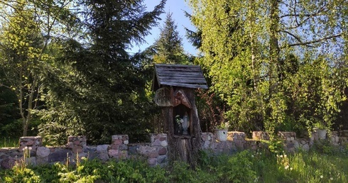 Kapliczki w pijarskim obiektywie