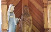 Majowa modlitwa przy kapliczce Matki Bożej w Górnej Leszczynie w Istebnej