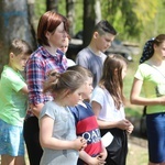 Majowa modlitwa przy kapliczce Matki Bożej w Górnej Leszczynie w Istebnej