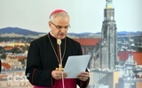 Bp Marek Mendyk w czasie przejęcia urzędu ordynariusza diecezji świdnickiej.