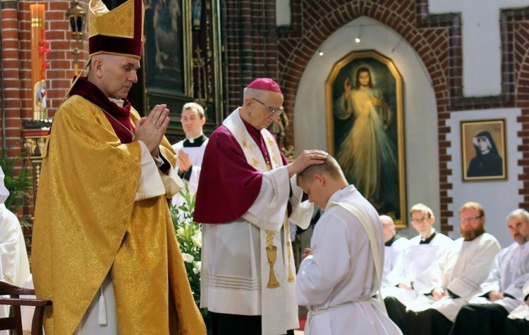 Święcenia w kościele św. Bartłomieja  