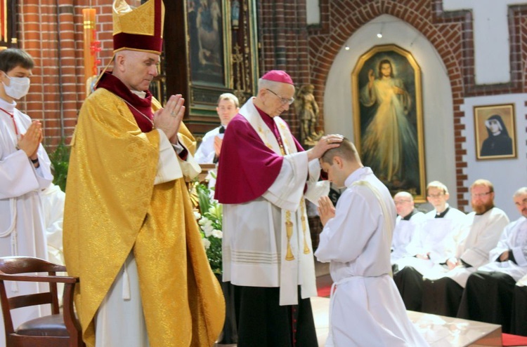 Święcenia w kościele św. Bartłomieja  