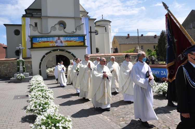 Kujawy. Święcenia kapłańskie ks. Pawła Leżucha