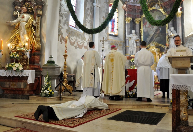 Kujawy. Święcenia kapłańskie ks. Pawła Leżucha