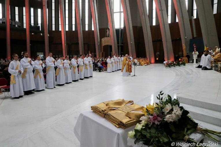 Archidiecezja warszawska ma 20 nowych kapłanów! [GALERIA ZDJĘĆ]