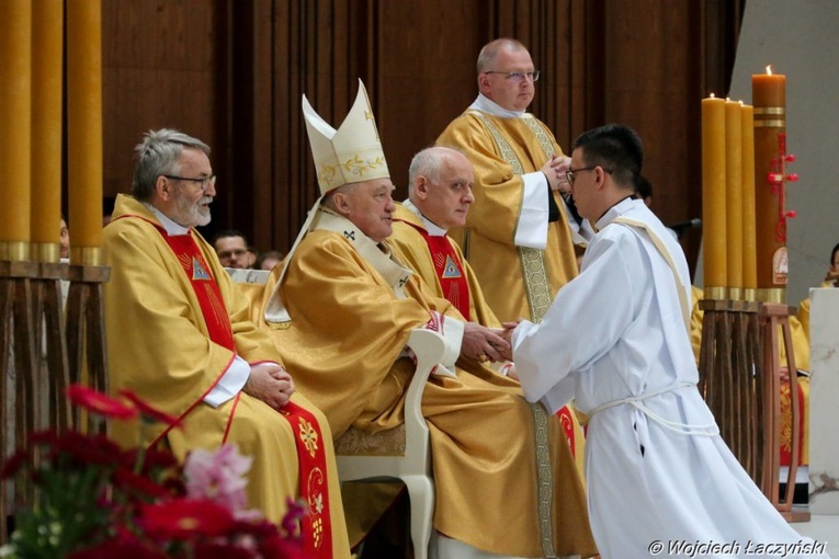 Archidiecezja warszawska ma 20 nowych kapłanów! [GALERIA ZDJĘĆ]
