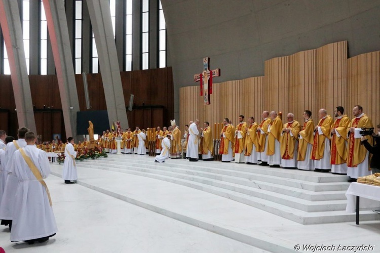 Archidiecezja warszawska ma 20 nowych kapłanów! [GALERIA ZDJĘĆ]