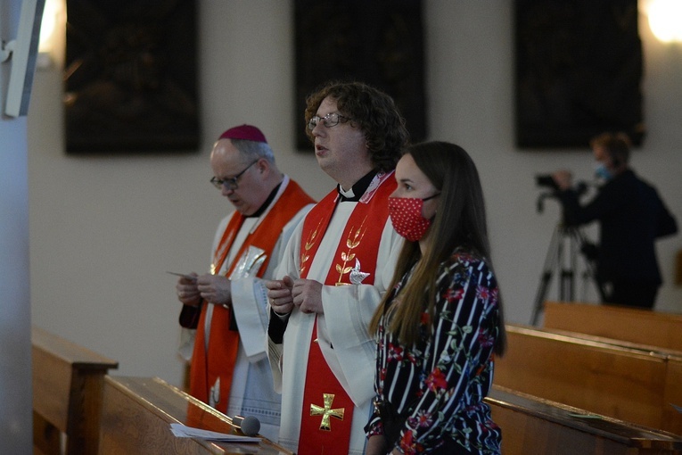 Opole. Młodzież modliła się przed Zesłaniem Ducha Świętego