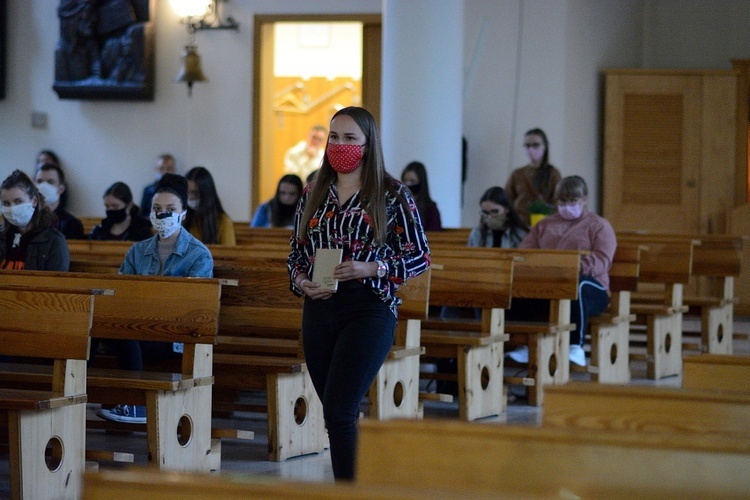 Opole. Młodzież modliła się przed Zesłaniem Ducha Świętego