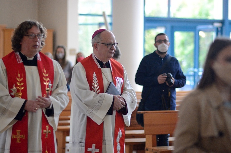 Opole. Młodzież modliła się przed Zesłaniem Ducha Świętego