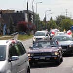 100 samochodów z papieskim flagami przejchało ulicami Gorzowa