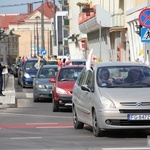 100 samochodów z papieskim flagami przejchało ulicami Gorzowa