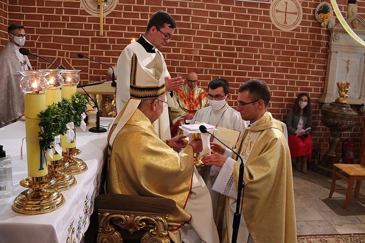 Kępnica. Święcenia kapłańskie ks. Krzysztofa Kurzei