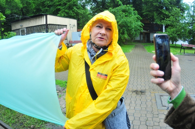 Niemal 150 osób protestowało przeciw wycince drzew przy ul. Lipowej