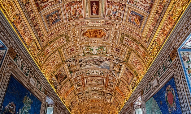 Rzymianie zwiedzają Muzea Watykańskie, dotąd dla nich trudno dostępne