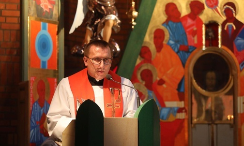Homilię podczas prymicyjnej Eucharystii wygłosił ks. kan. Adam Bieniek.