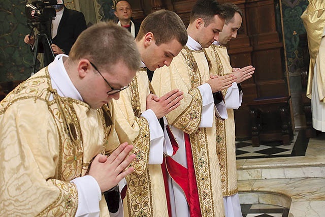 W tym roku także niektórzy z nowych diakonów podejmą pracę duszpasterską w parafiach.