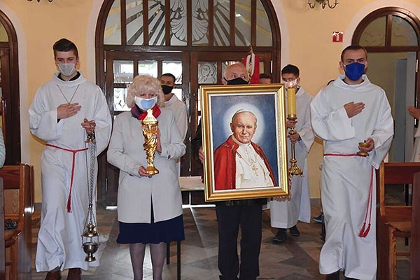 Powitanie w parafii NSPJ w Dębicy-Latoszynie. 