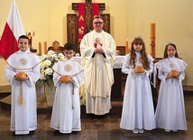 	Z możliwości rodzinnej ceremonii skorzystało kilkoro barwickich parafian.