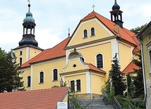 Po przebudowie kościół został na nowo konsekrowany 12 grudnia 1893 roku.