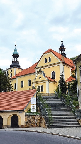 Po przebudowie kościół został na nowo konsekrowany 12 grudnia 1893 roku.