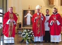 Od lewej: ks. Kazimierz Bartosik, bp Andrzej Iwanecki,  kl. Michał Jendrzok i o. Boguchwał Orczyk OFM.