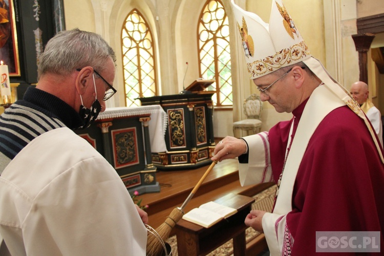 Poświęcenie ołtarza w Dąbroszynie