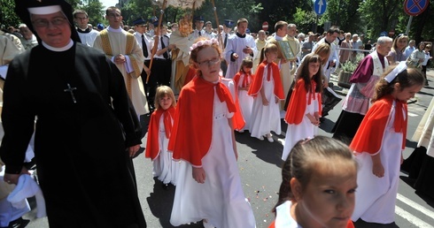 W tym roku nie będzie tłumnych procesji ulicami Warszawy i innych miast Mazowsza