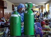 Przepełniony szpital w Iquitos (Peru).