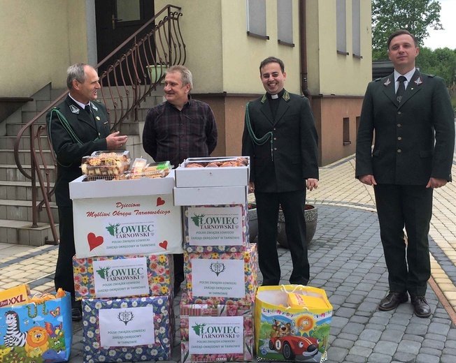 Paczki dla dzieci od myśliwych