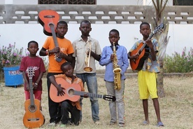 Zbudujmy razem 5 pierwszych klas African Music School!