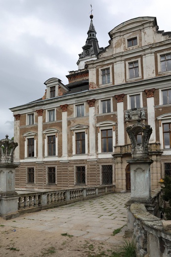 Barokowy pałac w Roztoce