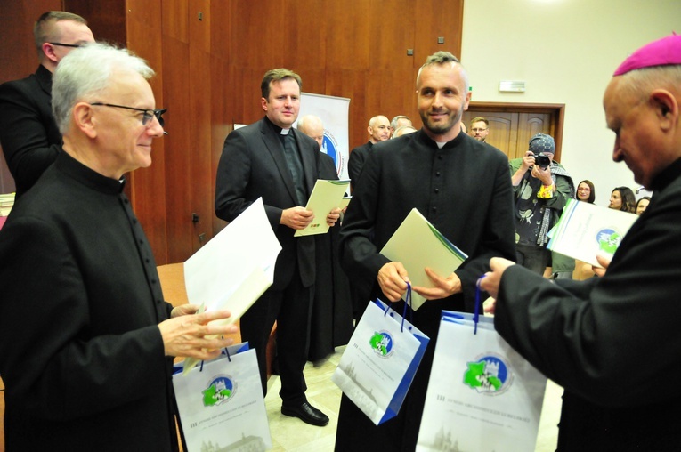 Nominacje dla członków komisji synodalnych